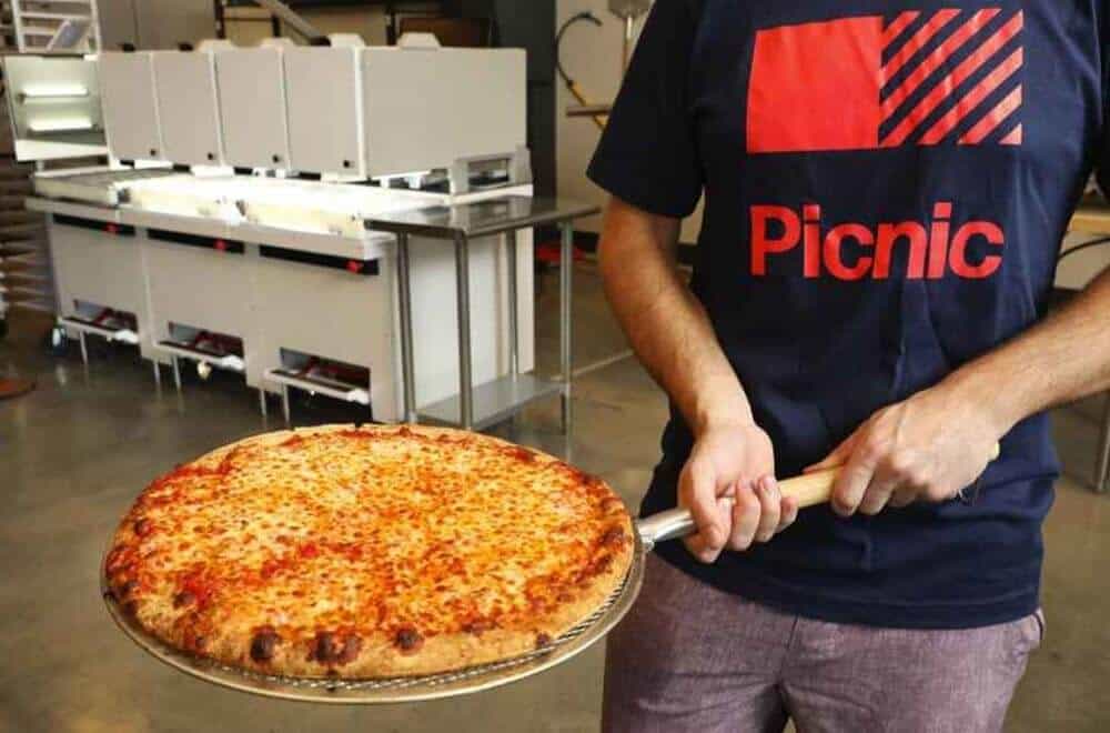 pizza-making robot